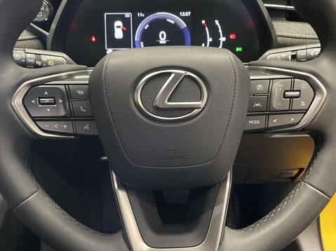 Lexus LBX 1.5 VVT-iE Premium SUV 5dr Petrol Hybrid E-CVT Euro 6 (s/s) (136 ps) Blueto 20