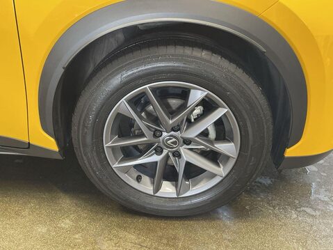 Lexus LBX 1.5 VVT-iE Premium SUV 5dr Petrol Hybrid E-CVT Euro 6 (s/s) (136 ps) Blueto 12