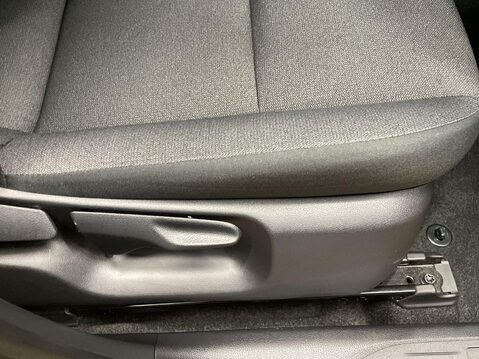 Lexus LBX 1.5 VVT-iE Premium SUV 5dr Petrol Hybrid E-CVT Euro 6 (s/s) (136 ps) Blueto 22