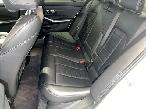 BMW 3 Series 2.0 320d Sport Saloon 4dr Diesel Manual Euro 6 (s/s) (190 ps) Parking Senso 15