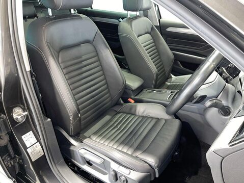 Volkswagen Passat 1.4 TSI 13kWh GTE Estate 5dr Petrol Plug-in Hybrid DSG Euro 6 (s/s) (218 ps 14