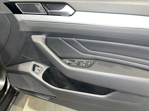 Volkswagen Passat 1.4 TSI 13kWh GTE Estate 5dr Petrol Plug-in Hybrid DSG Euro 6 (s/s) (218 ps 25