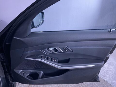 BMW 3 Series 2.0 320i M Sport Touring 5dr Petrol Auto Euro 6 (s/s) (184 ps) Leather Trim 27