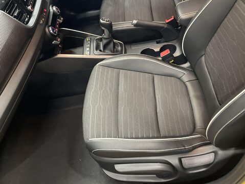 Kia Stonic 1.0 T-GDi MHEV GT-Line S SUV 5dr Petrol Hybrid Manual Euro 6 (s/s) (118 bhp 17