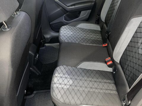 Volkswagen Polo 1.0 TSI R-Line Hatchback 5dr Petrol Manual Euro 6 (s/s) (95 ps) 1 Owner - C 18