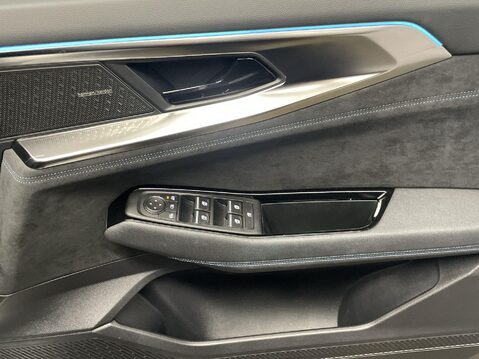 Renault Austral 1.2 E-TECH iconic esprit Alpine SUV 5dr Petrol Hybrid Auto Euro 6 (s/s) (20 26