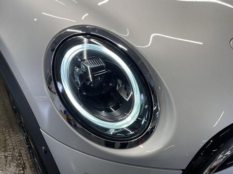 Mini Hatch Cooper SE 32.6kWh Level 3 Hatchback 3dr Electric Auto (184 ps) Leather - 1 23