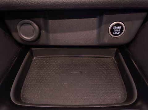 Nissan Qashqai 1.3 DIG-T MHEV N-Connecta SUV 5dr Petrol Hybrid XTRON Euro 6 (s/s) (158 ps) 25