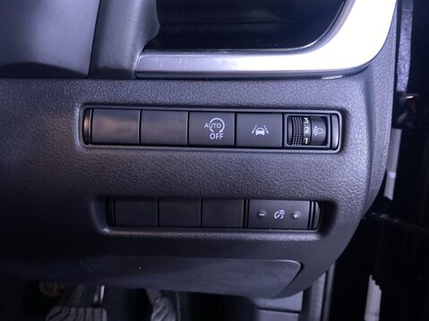 Nissan Qashqai 1.3 DIG-T MHEV N-Connecta SUV 5dr Petrol Hybrid XTRON Euro 6 (s/s) (158 ps) 29