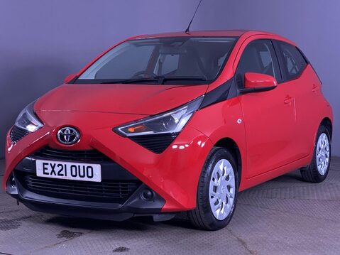 Toyota Aygo 1.0 VVT-i x-play Hatchback 5dr Petrol x-shift Euro 6 (Safety Sense) (71 ps) 4