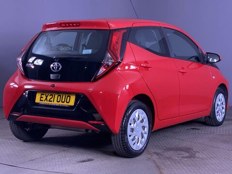 Toyota Aygo 1.0 VVT-i x-play Hatchback 5dr Petrol x-shift Euro 6 (Safety Sense) (71 ps) 8