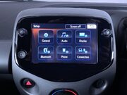 Toyota Aygo 1.0 VVT-i x-play Hatchback 5dr Petrol x-shift Euro 6 (Safety Sense) (71 ps) 33