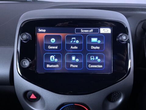 Toyota Aygo 1.0 VVT-i x-play Hatchback 5dr Petrol x-shift Euro 6 (Safety Sense) (71 ps) 33