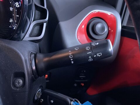 Toyota Aygo 1.0 VVT-i x-play Hatchback 5dr Petrol x-shift Euro 6 (Safety Sense) (71 ps) 29