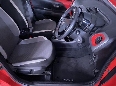 Toyota Aygo 1.0 VVT-i x-play Hatchback 5dr Petrol x-shift Euro 6 (Safety Sense) (71 ps) 15