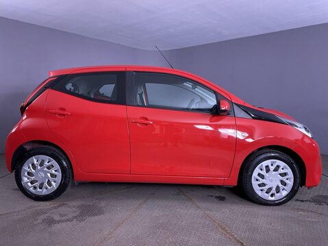 Toyota Aygo 1.0 VVT-i x-play Hatchback 5dr Petrol x-shift Euro 6 (Safety Sense) (71 ps) 9