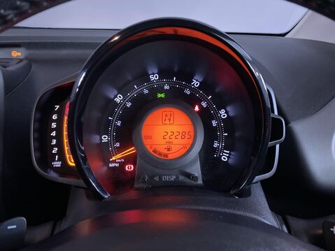 Toyota Aygo 1.0 VVT-i x-play Hatchback 5dr Petrol x-shift Euro 6 (Safety Sense) (71 ps) 28