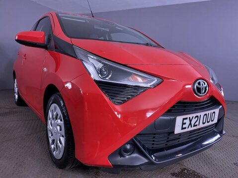 Toyota Aygo 1.0 VVT-i x-play Hatchback 5dr Petrol x-shift Euro 6 (Safety Sense) (71 ps) 11