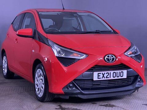 Toyota Aygo 1.0 VVT-i x-play Hatchback 5dr Petrol x-shift Euro 6 (Safety Sense) (71 ps) 1