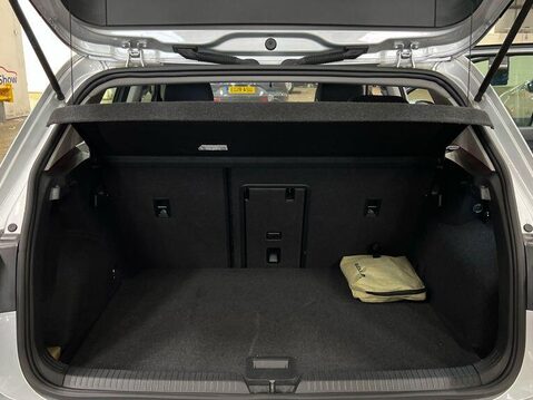 Volkswagen Golf 1.5 eTSI MHEV Life Hatchback 5dr Petrol Hybrid DSG Euro 6 (s/s) (150 ps) 1 7