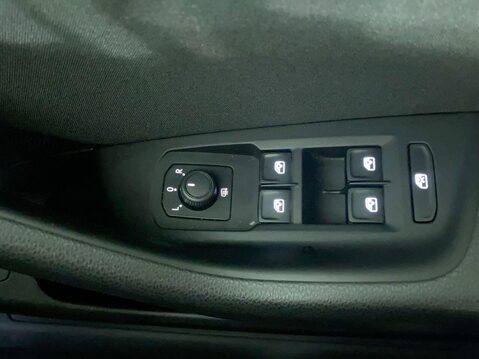 Volkswagen Passat 1.5 TSI EVO SE Nav Estate 5dr Petrol DSG Euro 6 (s/s) (150 ps) Air Con - Al 25