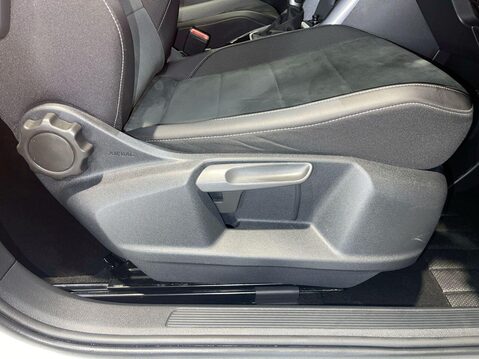 Volkswagen T-Roc 1.5 TSI Style SUV 5dr Petrol DSG Euro 6 (s/s) (150 ps) 23