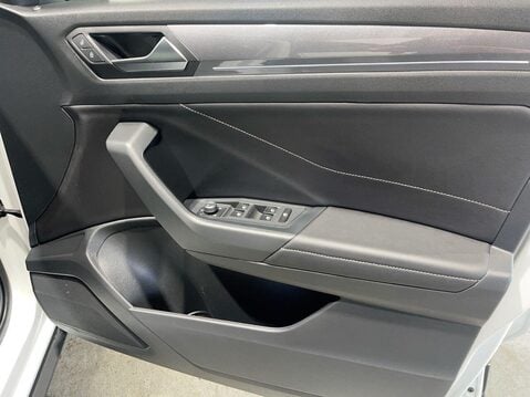 Volkswagen T-Roc 1.5 TSI Style SUV 5dr Petrol DSG Euro 6 (s/s) (150 ps) 24