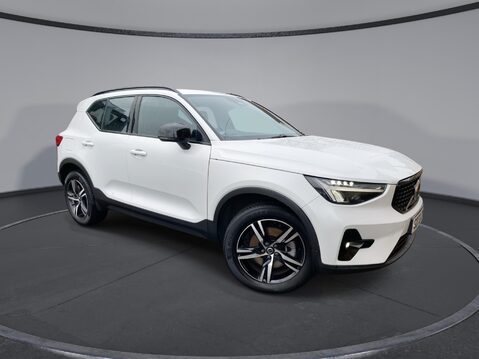 Volvo XC40 2.0 B3 MHEV Plus SUV 5dr Petrol Hybrid DCT Auto Euro 6 (s/s) (163 ps) Half 1