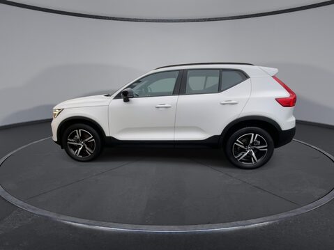 Volvo XC40 2.0 B3 MHEV Plus SUV 5dr Petrol Hybrid DCT Auto Euro 6 (s/s) (163 ps) Half 23