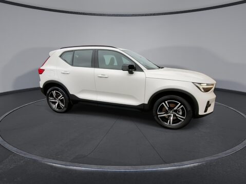 Volvo XC40 2.0 B3 MHEV Plus SUV 5dr Petrol Hybrid DCT Auto Euro 6 (s/s) (163 ps) Half 27