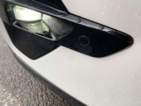 Volvo XC40 2.0 B3 MHEV Plus SUV 5dr Petrol Hybrid DCT Auto Euro 6 (s/s) (163 ps) Half 2