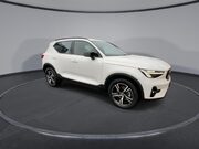 Volvo XC40 2.0 B3 MHEV Plus SUV 5dr Petrol Hybrid DCT Auto Euro 6 (s/s) (163 ps) Half 20