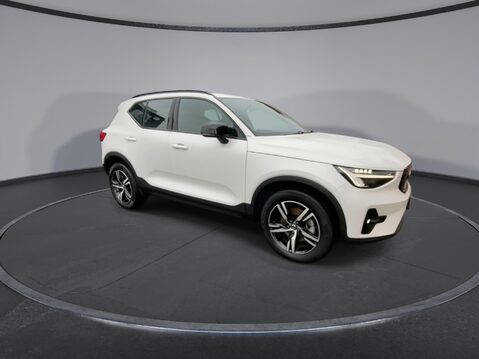 Volvo XC40 2.0 B3 MHEV Plus SUV 5dr Petrol Hybrid DCT Auto Euro 6 (s/s) (163 ps) Half 20