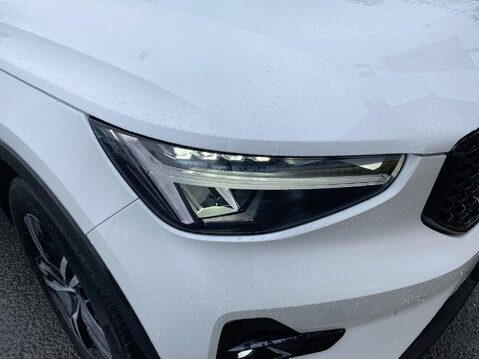 Volvo XC40 2.0 B3 MHEV Plus SUV 5dr Petrol Hybrid DCT Auto Euro 6 (s/s) (163 ps) Half 13