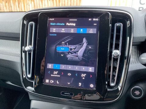 Volvo XC40 2.0 B3 MHEV Plus SUV 5dr Petrol Hybrid DCT Auto Euro 6 (s/s) (163 ps) Half 19