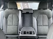 Volvo XC40 2.0 B3 MHEV Plus SUV 5dr Petrol Hybrid DCT Auto Euro 6 (s/s) (163 ps) Half 9