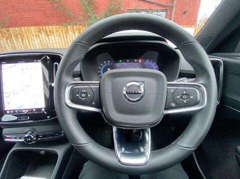 Volvo XC40 2.0 B3 MHEV Plus SUV 5dr Petrol Hybrid DCT Auto Euro 6 (s/s) (163 ps) Half 12