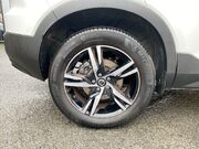 Volvo XC40 2.0 B3 MHEV Plus SUV 5dr Petrol Hybrid DCT Auto Euro 6 (s/s) (163 ps) Half 3