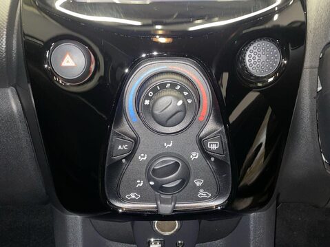 Citroen C1 1.0 VTi Shine Hatchback 5dr Petrol Manual Euro 6 (s/s) (72 ps) DAB Radio 26