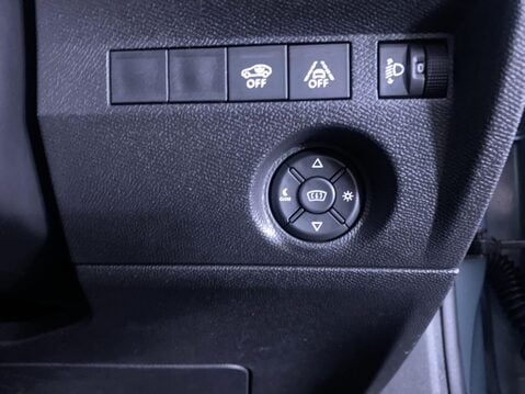 Citroen C4 1.2 PureTech Shine Hatchback 5dr Petrol EAT8 Euro 6 (s/s) (130 ps) Air Con 25