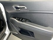 Kia Sportage 1.6 h T-GDi 3 SUV 5dr Petrol Hybrid Auto Euro 6 (s/s) (226 bhp) Parking Sen 7