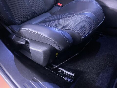 Peugeot 2008 50kWh GT SUV 5dr Electric Auto (136 ps) Air Con - Alloy Wheels - Bluetooth 26