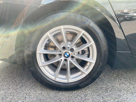 BMW 5 Series 2.0 520d MHT SE Saloon 4dr Diesel Hybrid Steptronic xDrive Euro 6 (s/s) (19 3