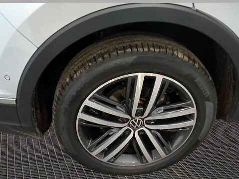 Volkswagen Tiguan 1.5 TSI Elegance SUV 5dr Petrol DSG Euro 6 (s/s) (150 ps) Professional NAV 4