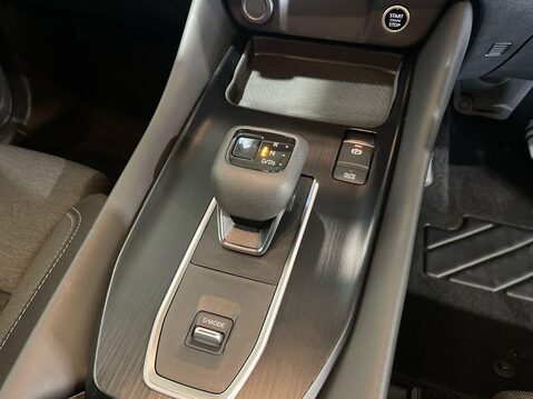 Nissan Qashqai 1.3 DIG-T MHEV N-Connecta SUV 5dr Petrol Hybrid XTRON Euro 6 (s/s) (158 ps) 19