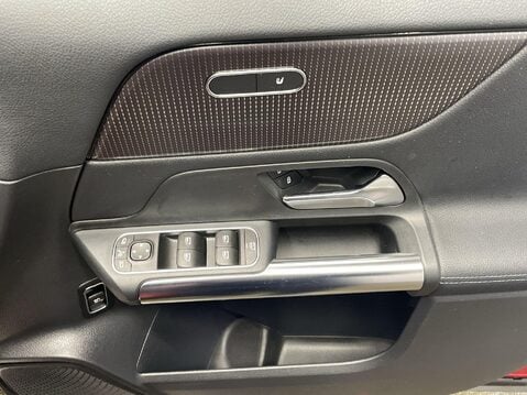 Mercedes-Benz GLA 1.3 GLA200 Sport (Executive) SUV 5dr Petrol 7G-DCT Euro 6 (s/s) (163 ps) C 25