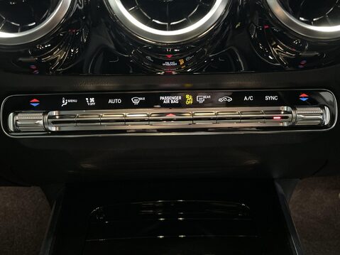 Mercedes-Benz GLA 1.3 GLA200 Sport (Executive) SUV 5dr Petrol 7G-DCT Euro 6 (s/s) (163 ps) C 28