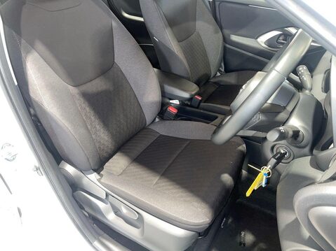 Toyota Yaris 1.5 VVT-h Icon Hatchback 5dr Petrol Hybrid E-CVT Euro 6 (s/s) (116 ps) 1 Ow 14