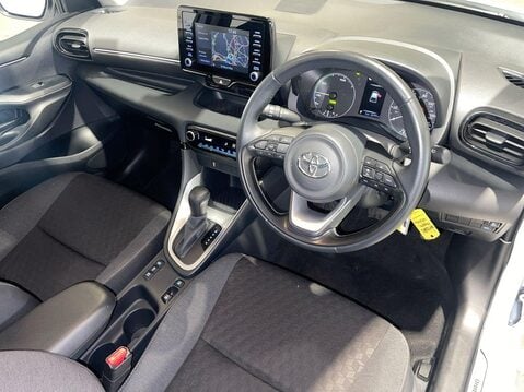 Toyota Yaris 1.5 VVT-h Icon Hatchback 5dr Petrol Hybrid E-CVT Euro 6 (s/s) (116 ps) 1 Ow 15