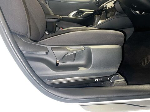 Toyota Yaris 1.5 VVT-h Icon Hatchback 5dr Petrol Hybrid E-CVT Euro 6 (s/s) (116 ps) 1 Ow 23